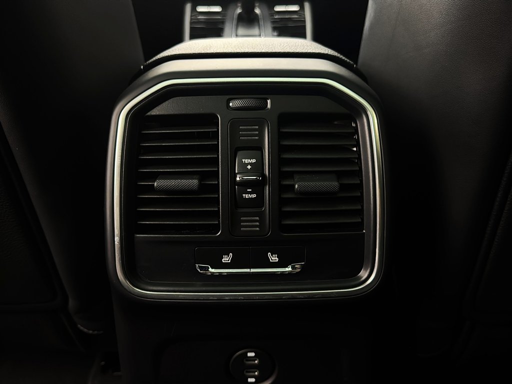 Porsche Macan Premium Package Plus 2024 à Laval, Québec - 28 - w1024h768px