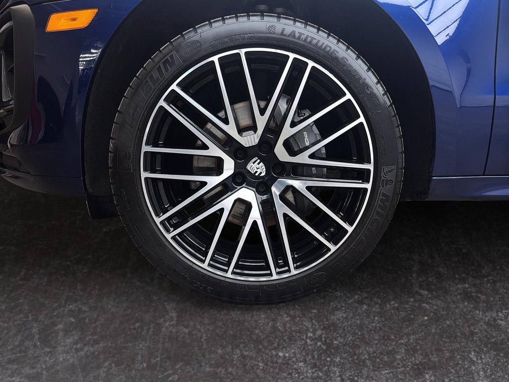 Porsche Macan Premium Package Plus 2024 à Laval, Québec - 11 - w1024h768px