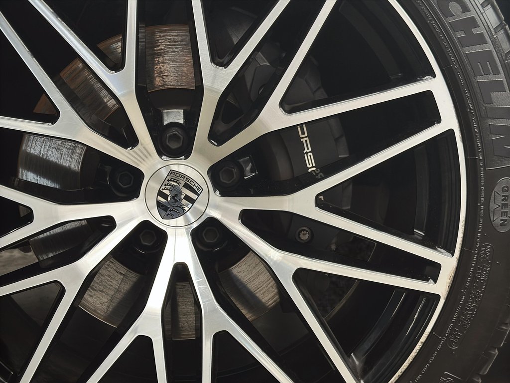 Porsche Macan 21 RS Spyder 2024 à Laval, Québec - 12 - w1024h768px