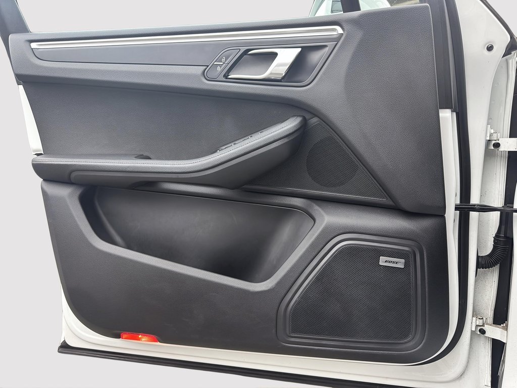 Porsche Macan 21 RS Spyder 2024 à Laval, Québec - 28 - w1024h768px