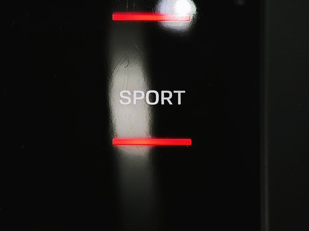 Porsche Macan 21 RS Spyder 2024 à Laval, Québec - 22 - w1024h768px