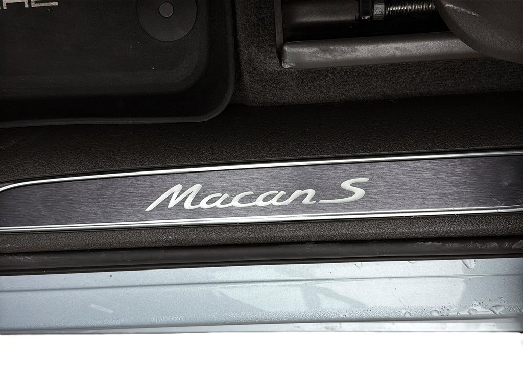 2024 Porsche Macan S V6 Premium Package Plus in Laval, Quebec - 31 - w1024h768px