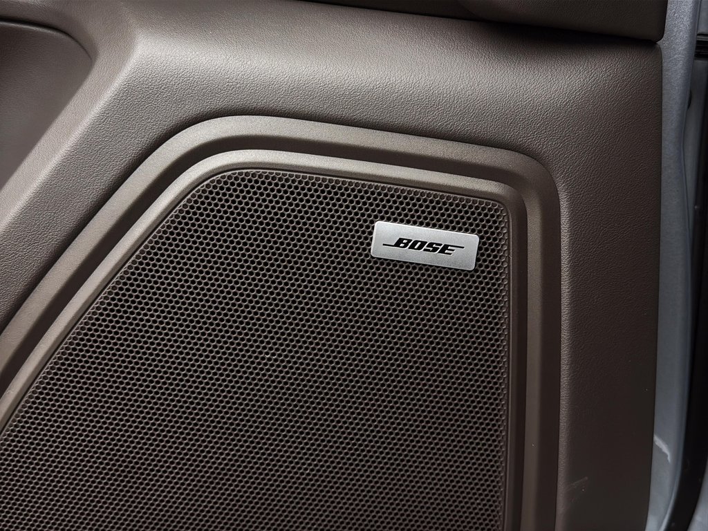 2024 Porsche Macan S V6 Premium Package Plus in Laval, Quebec - 32 - w1024h768px