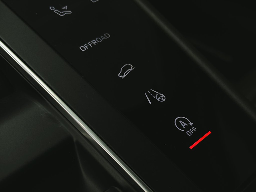 2024 Porsche Macan S V6 Premium Package Plus in Laval, Quebec - 22 - w1024h768px