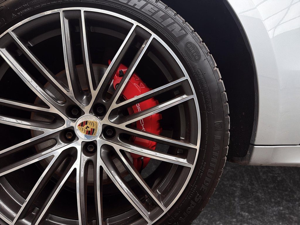 2024 Porsche Macan S V6 Premium Package Plus in Laval, Quebec - 12 - w1024h768px