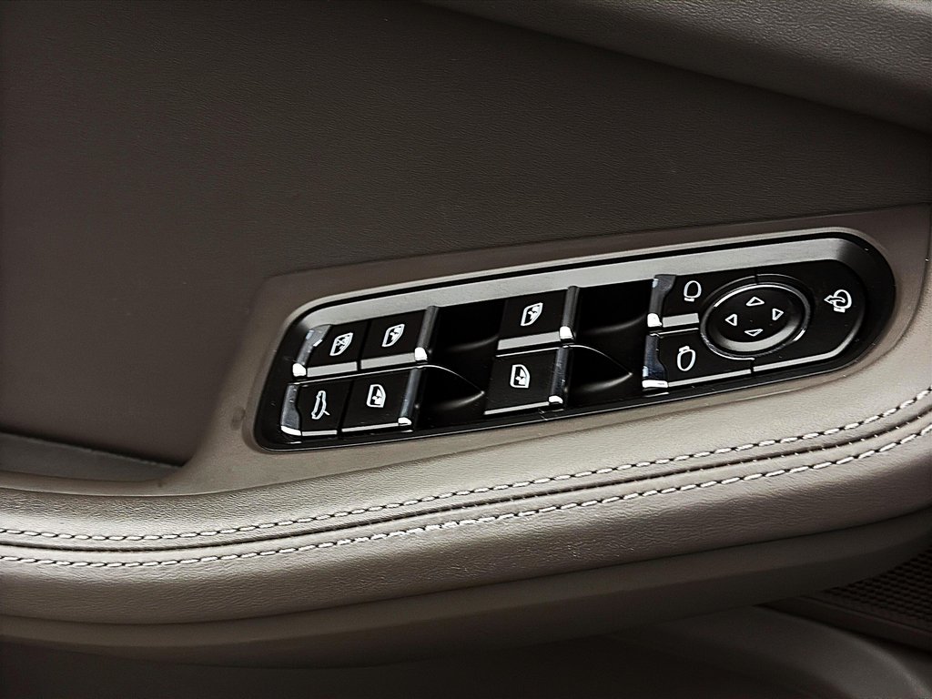 2024 Porsche Macan S V6 Premium Package Plus in Laval, Quebec - 30 - w1024h768px