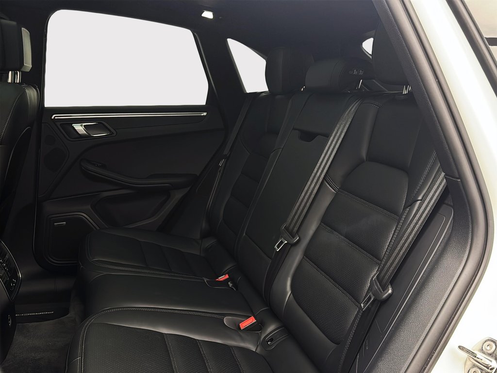 2024 Porsche Macan Premium Package Plus in Laval, Quebec - 25 - w1024h768px