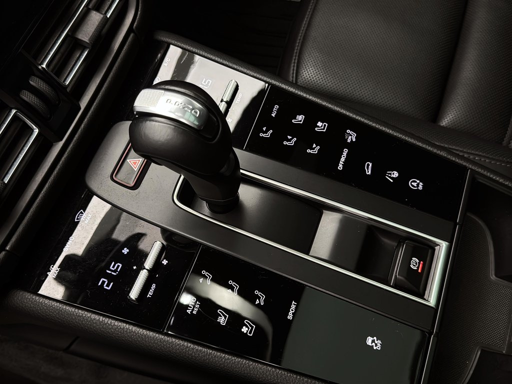 2024 Porsche Macan Premium Package Plus in Laval, Quebec - 19 - w1024h768px