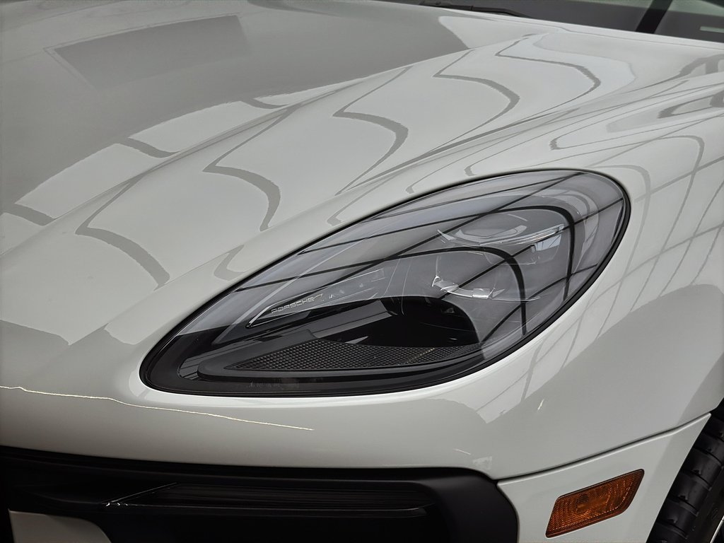 2024 Porsche Macan Premium Package Plus in Laval, Quebec - 8 - w1024h768px