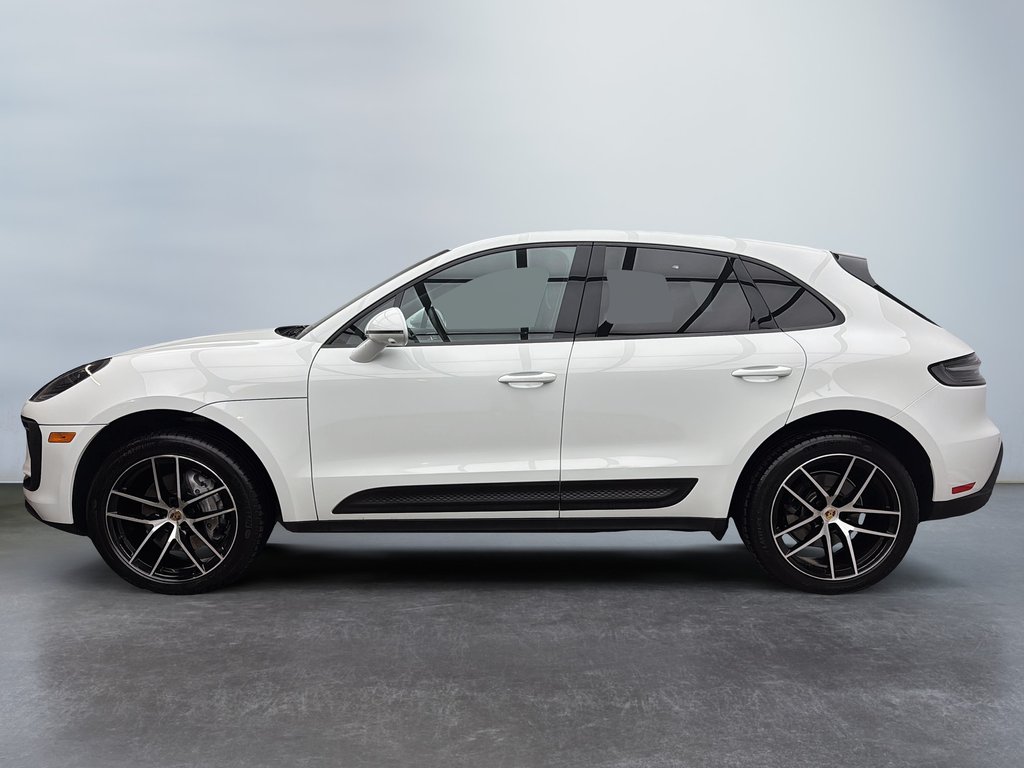 2024 Porsche Macan Premium Package Plus in Laval, Quebec - 2 - w1024h768px