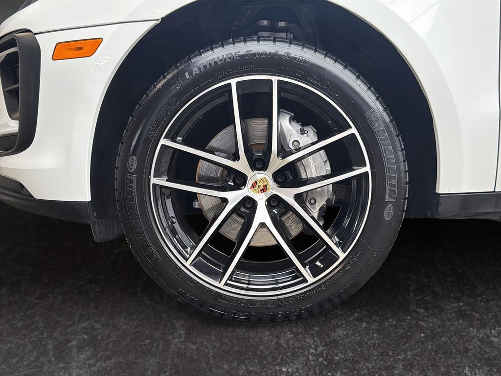 2024 Porsche Macan Premium Package Plus in Laval, Quebec - 10 - w1024h768px