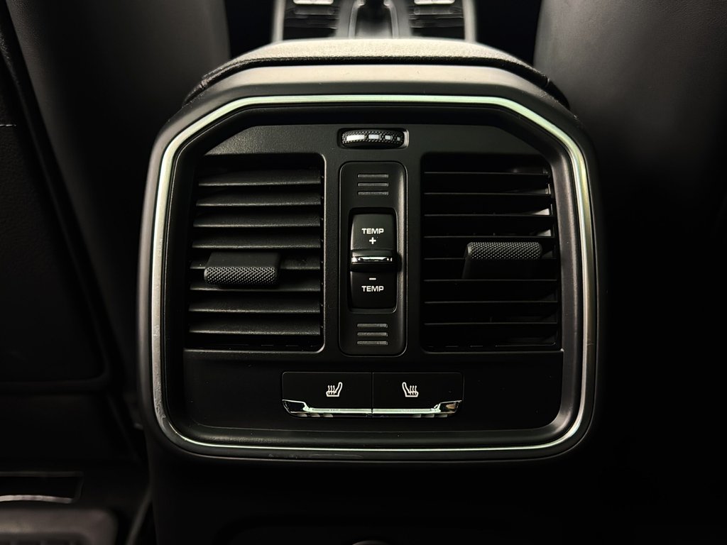 2024 Porsche Macan Premium Package Plus in Laval, Quebec - 26 - w1024h768px