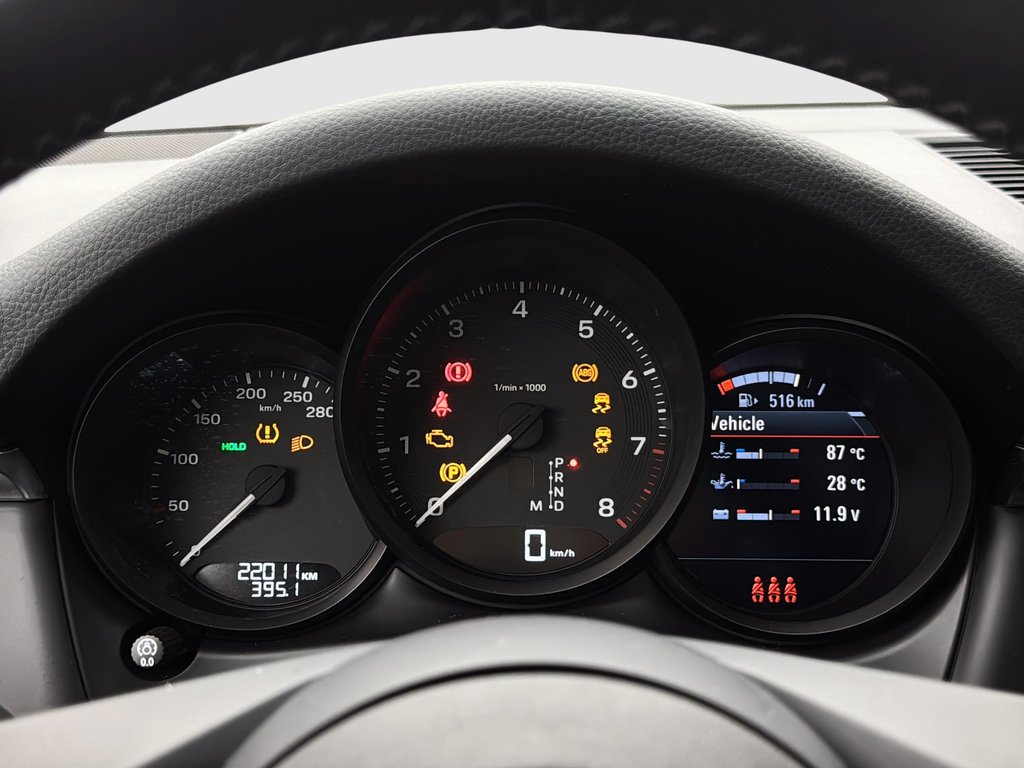 2024 Porsche Macan Premium Package Plus in Laval, Quebec - 17 - w1024h768px