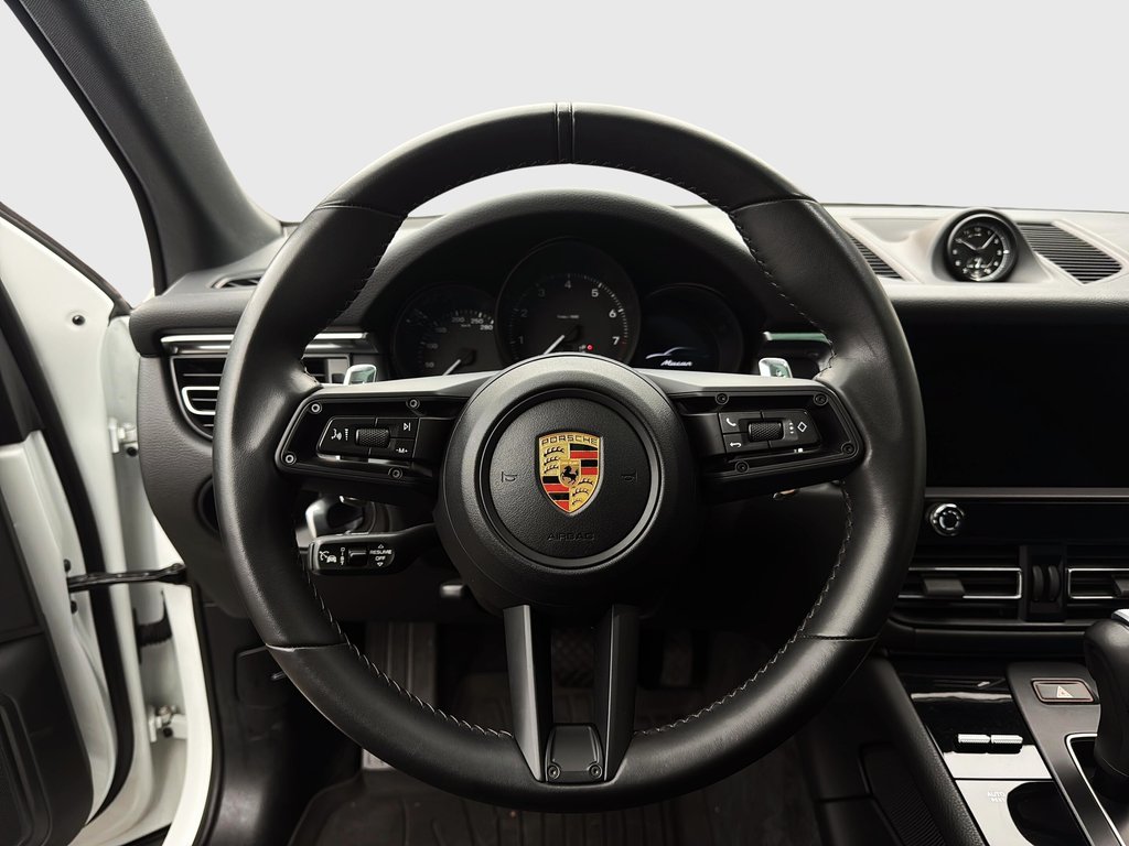 2024 Porsche Macan Premium Package Plus in Laval, Quebec - 15 - w1024h768px