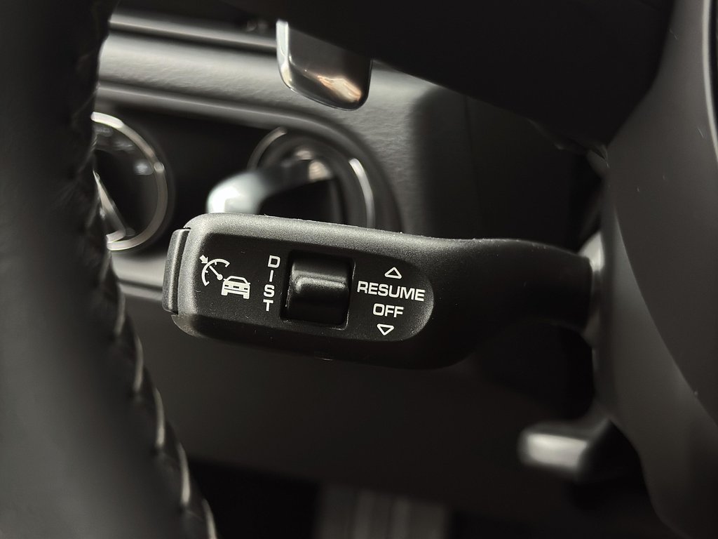 2024 Porsche Macan Premium Package Plus in Laval, Quebec - 16 - w1024h768px