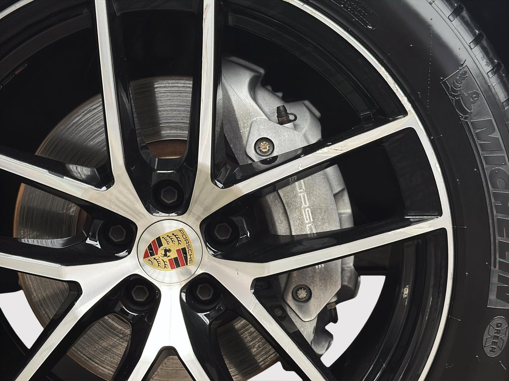 2024 Porsche Macan Premium Package Plus in Laval, Quebec - 11 - w1024h768px