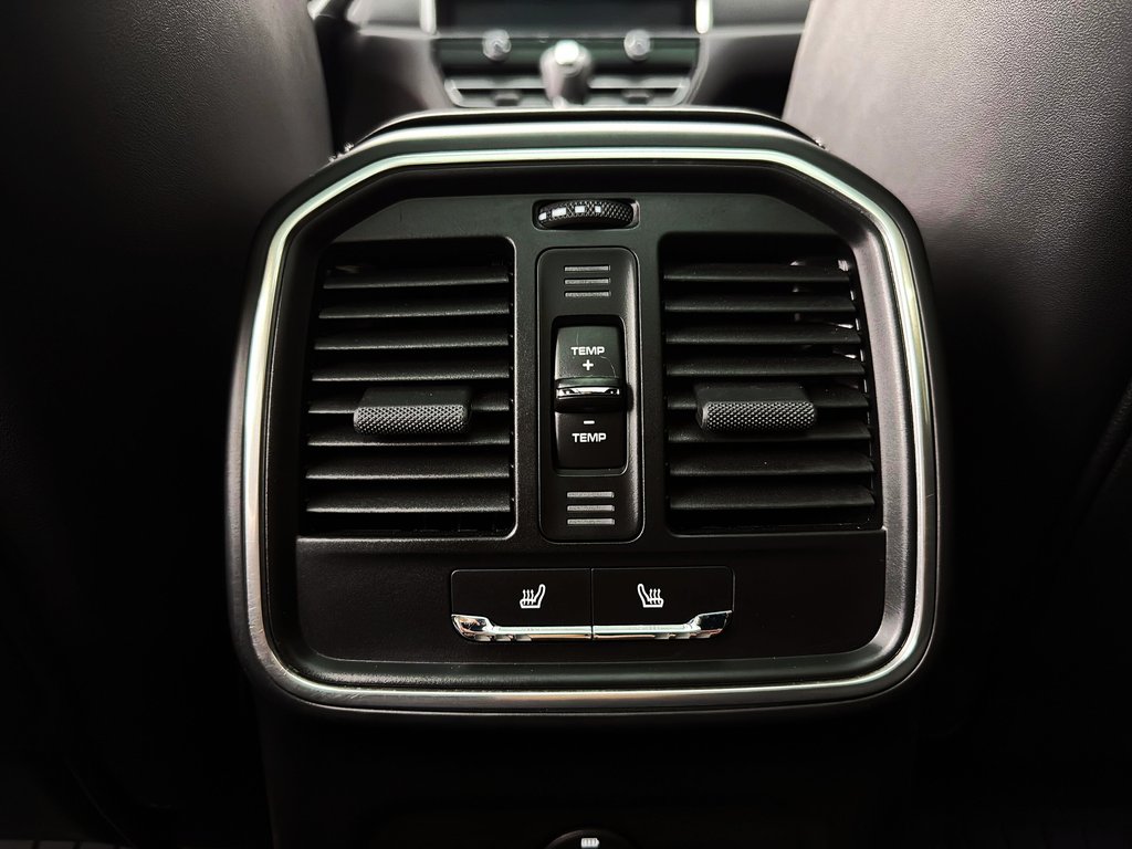 2024 Porsche Macan Premium Package Plus in Laval, Quebec - 24 - w1024h768px