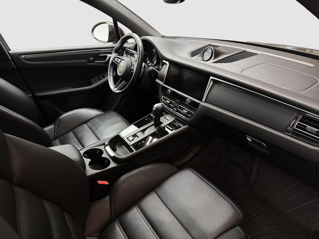 2024 Porsche Macan Premium Package Plus in Laval, Quebec - 28 - w1024h768px
