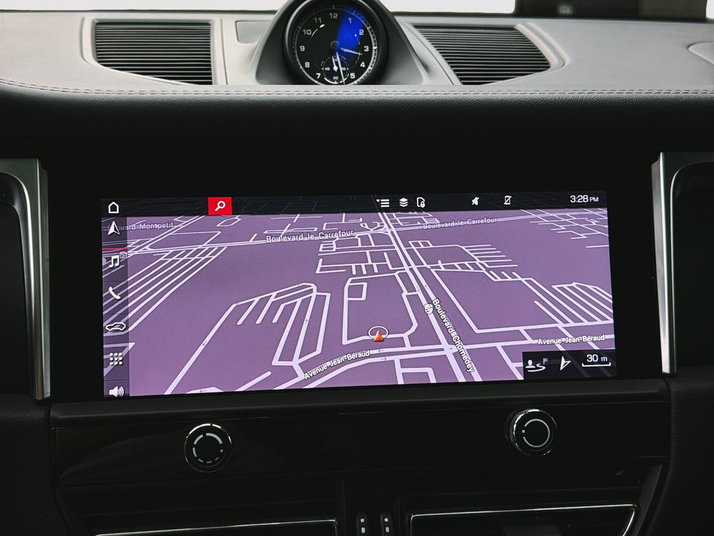 2024 Porsche Macan Premium Package Plus in Laval, Quebec - 22 - w1024h768px
