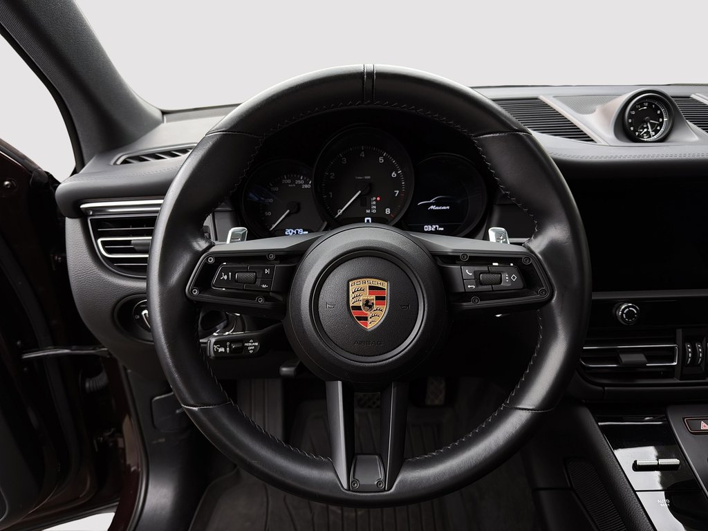 2024 Porsche Macan Premium Package Plus in Laval, Quebec - 13 - w1024h768px