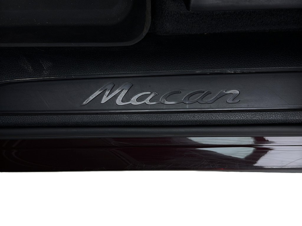2024 Porsche Macan Premium Package Plus in Laval, Quebec - 32 - w1024h768px