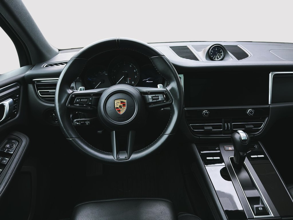 2024 Porsche Macan Premium Package Plus in Laval, Quebec - 19 - w1024h768px