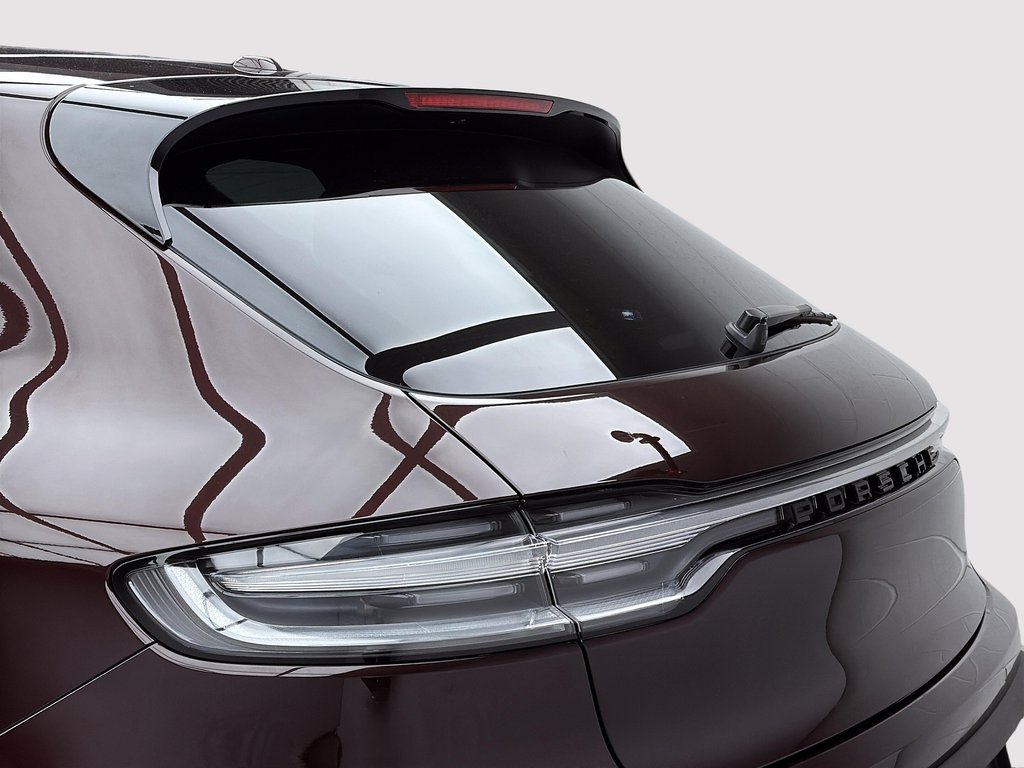 2024 Porsche Macan Premium Package Plus in Laval, Quebec - 10 - w1024h768px