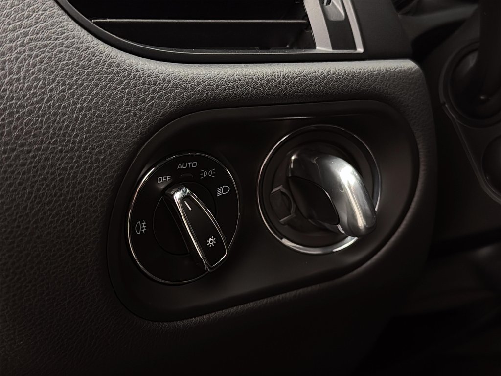 2024 Porsche Macan Premium Package Plus in Laval, Quebec - 27 - w1024h768px