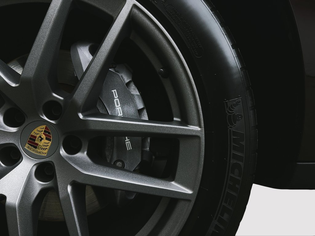 2024 Porsche Macan Premium Package Plus in Laval, Quebec - 12 - w1024h768px