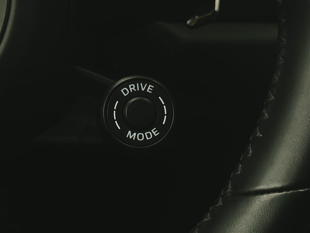 2024 Porsche Macan T AWD in Laval, Quebec - 17 - w1024h768px