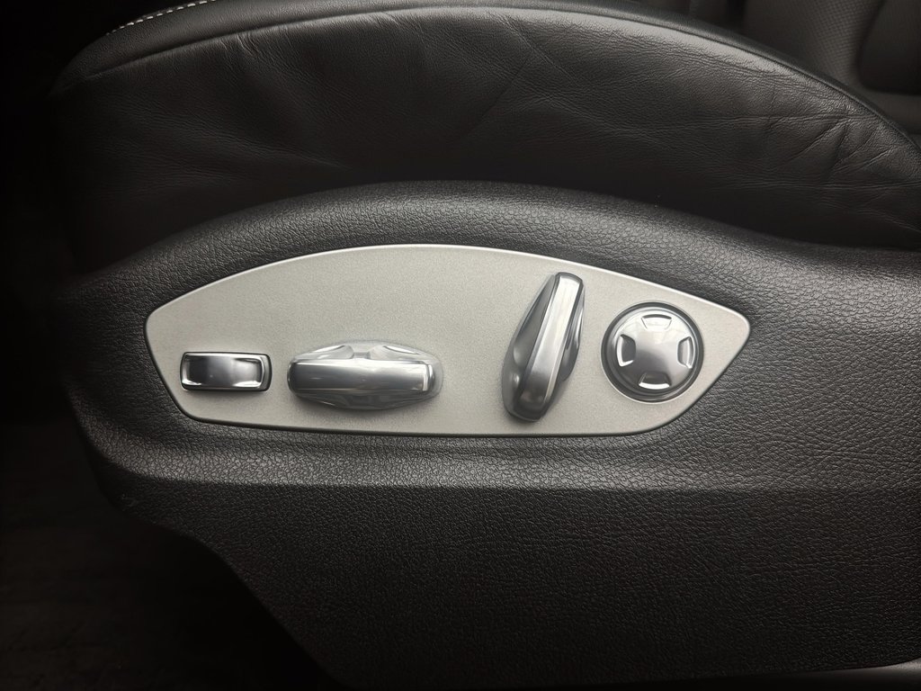 2024 Porsche Macan T AWD in Laval, Quebec - 26 - w1024h768px