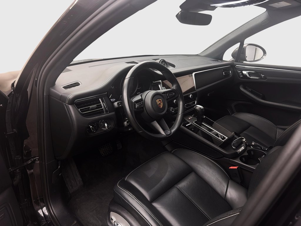2024 Porsche Macan T AWD in Laval, Quebec - 13 - w1024h768px