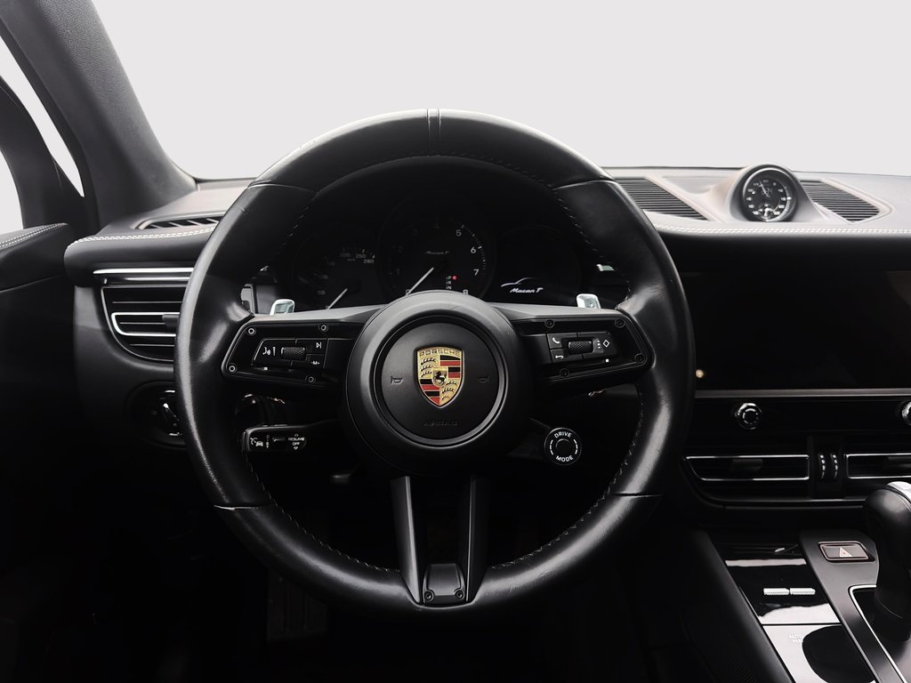 2024 Porsche Macan T AWD in Laval, Quebec - 16 - w1024h768px