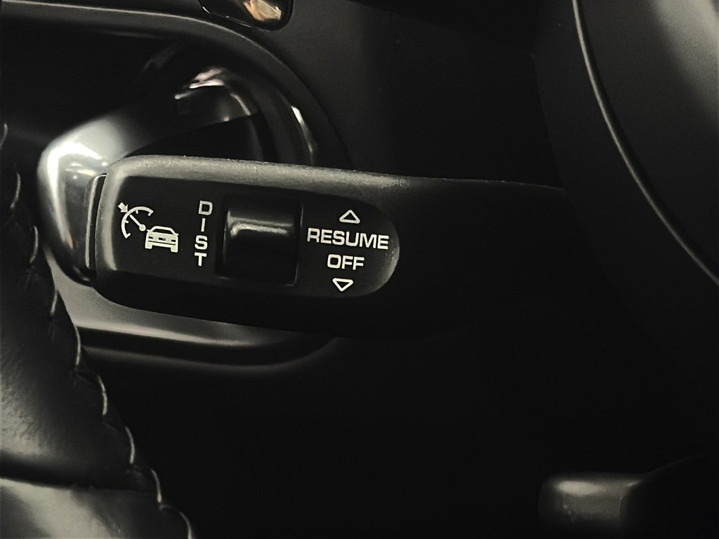 2024 Porsche Macan T AWD in Laval, Quebec - 18 - w1024h768px