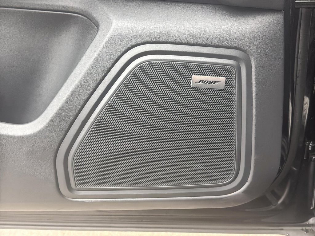 2024 Porsche Macan T AWD in Laval, Quebec - 32 - w1024h768px