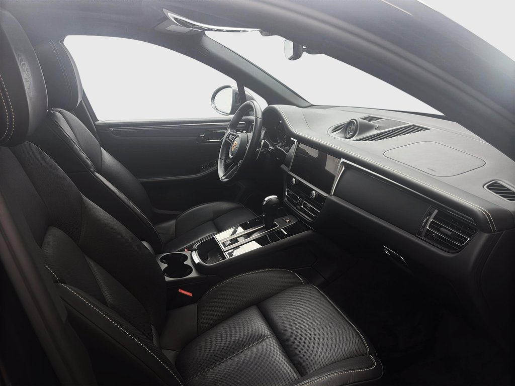2024 Porsche Macan T AWD in Laval, Quebec - 24 - w1024h768px