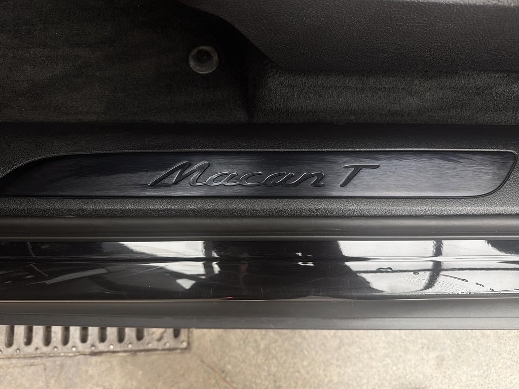 2024 Porsche Macan T AWD in Laval, Quebec - 33 - w1024h768px