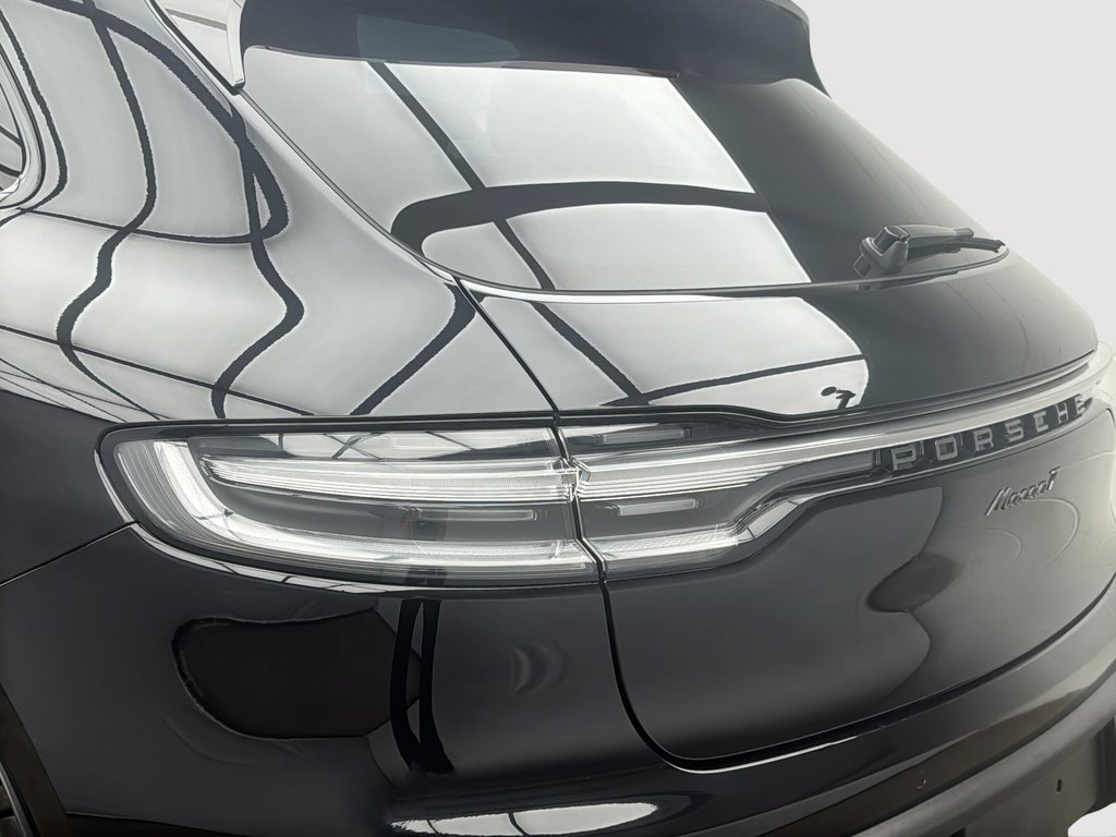 2024 Porsche Macan T AWD in Laval, Quebec - 10 - w1024h768px