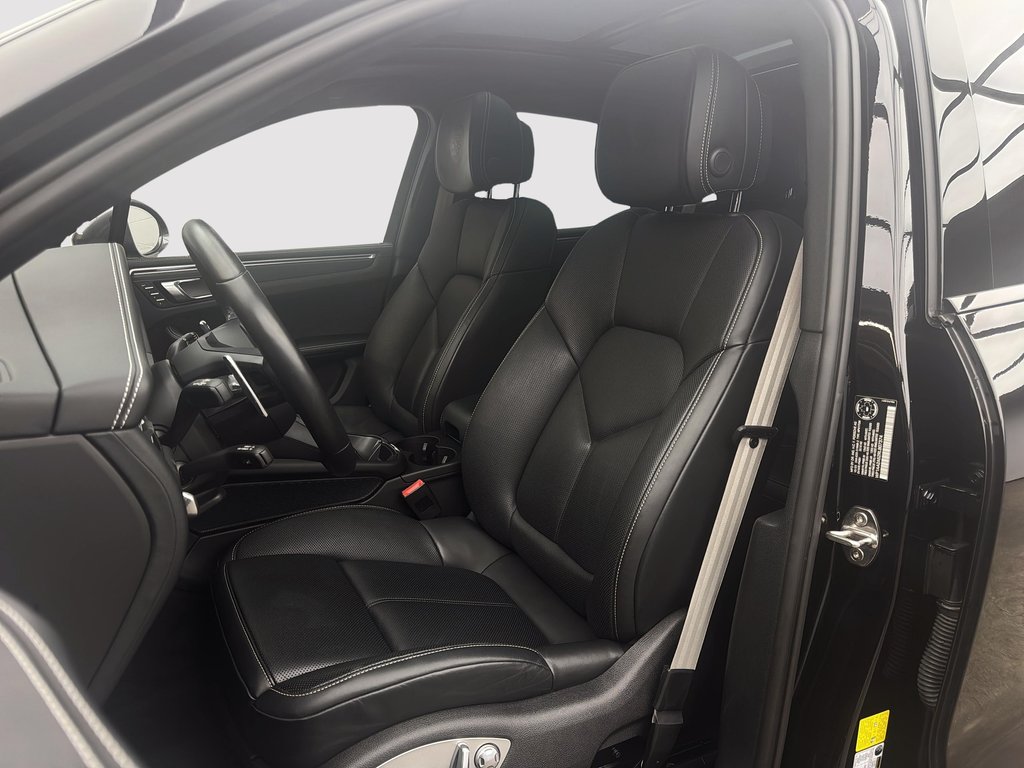 2024 Porsche Macan T AWD in Laval, Quebec - 14 - w1024h768px