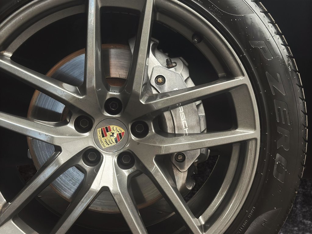 2024 Porsche Macan T AWD in Laval, Quebec - 12 - w1024h768px