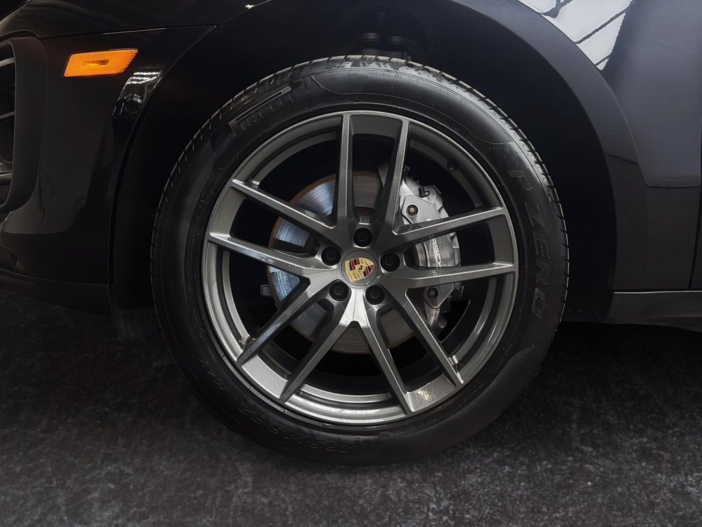 2024 Porsche Macan T AWD in Laval, Quebec - 11 - w1024h768px