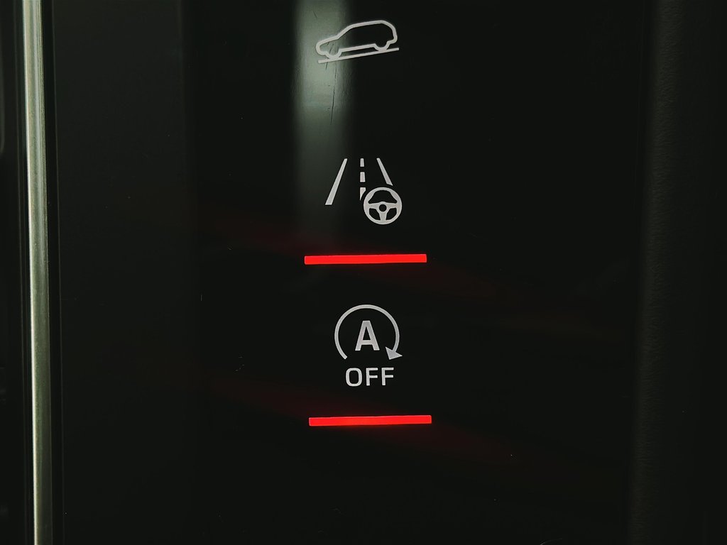 2024 Porsche Macan T AWD in Laval, Quebec - 22 - w1024h768px