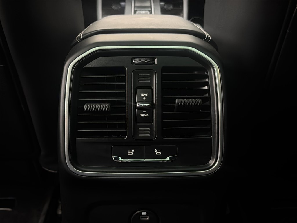 2024 Porsche Macan T AWD in Laval, Quebec - 28 - w1024h768px