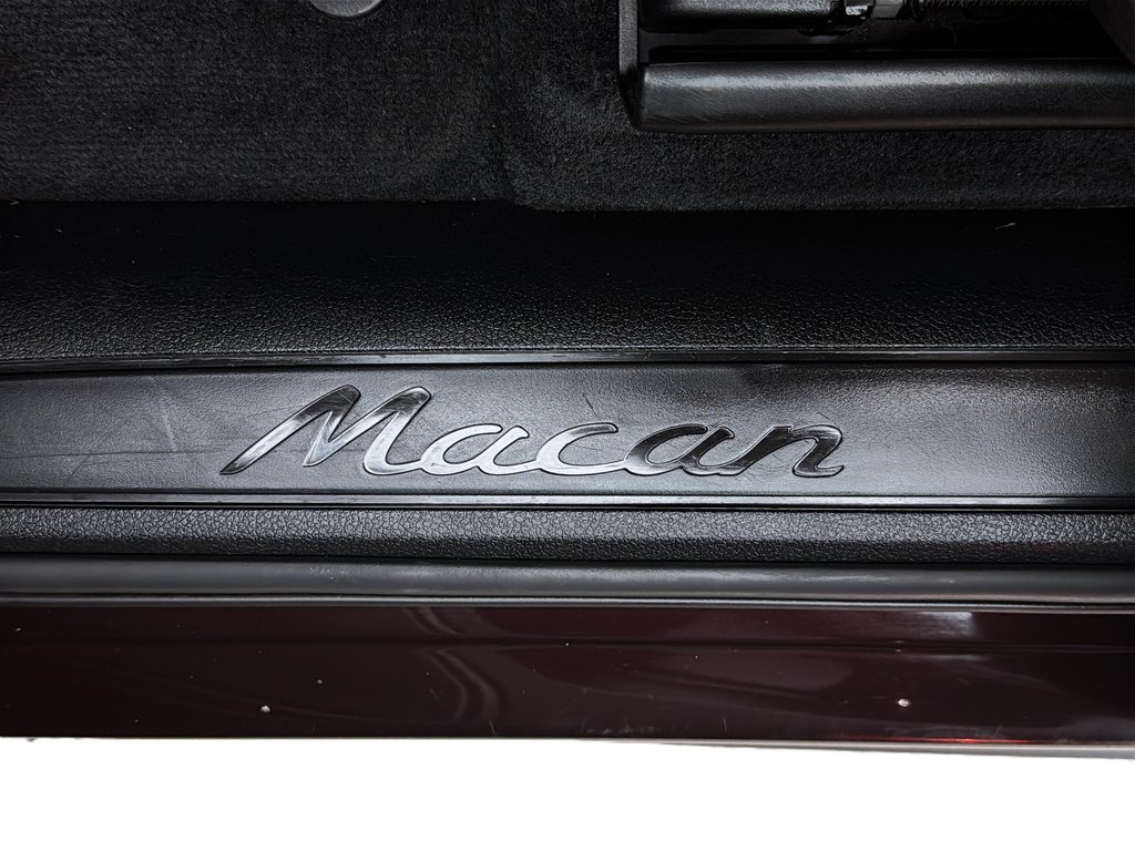 Porsche Macan Premium Package Plus 2024 à Laval, Québec - 30 - w1024h768px