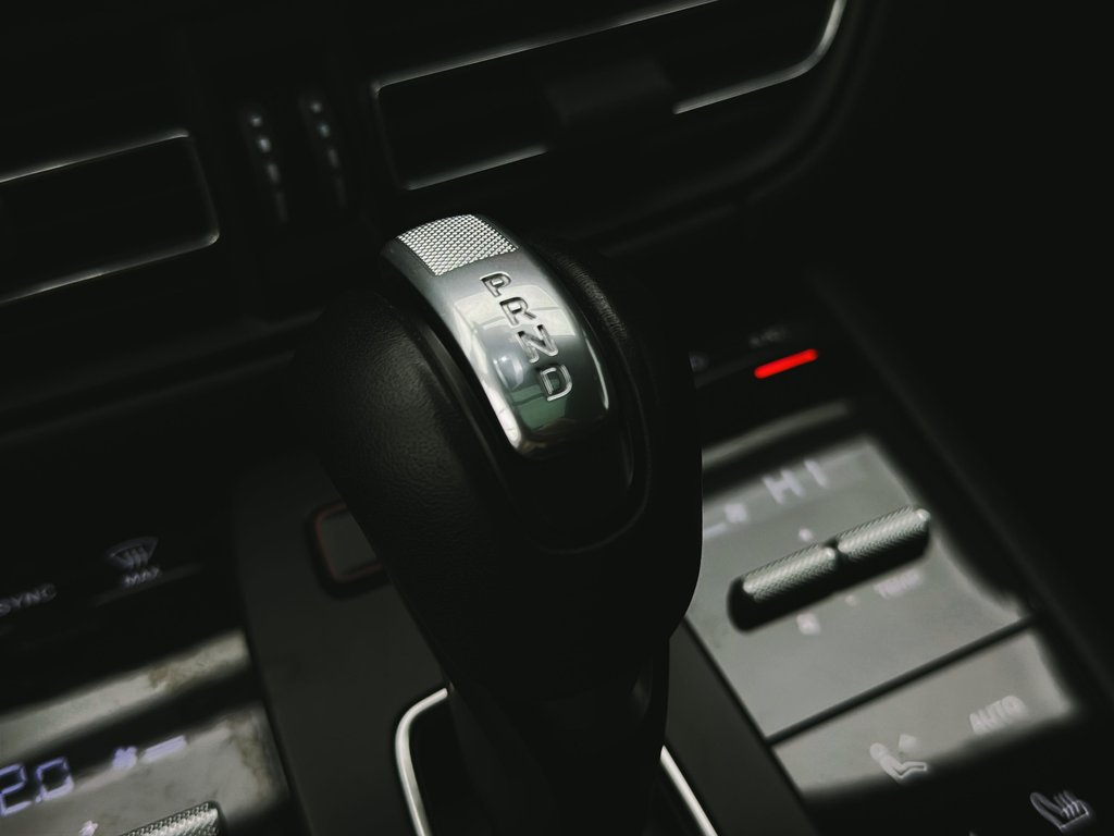 Porsche Macan Premium Package Plus 2024 à Laval, Québec - 21 - w1024h768px