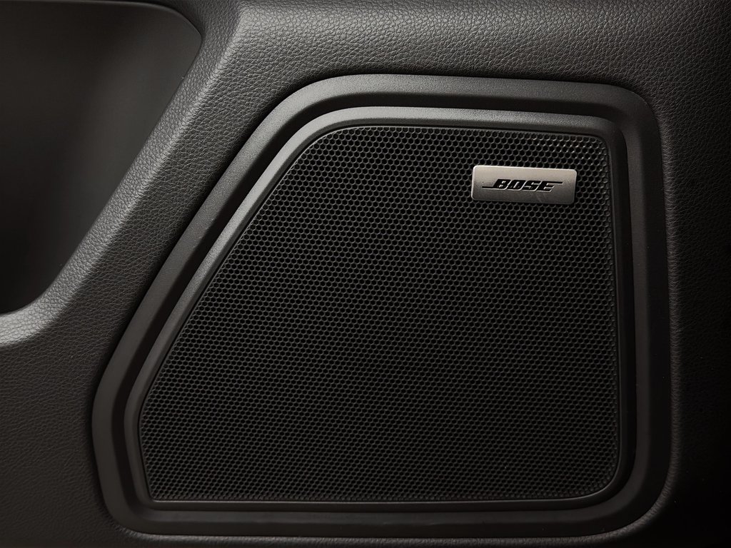 Porsche Macan Premium Package Plus 2024 à Laval, Québec - 31 - w1024h768px