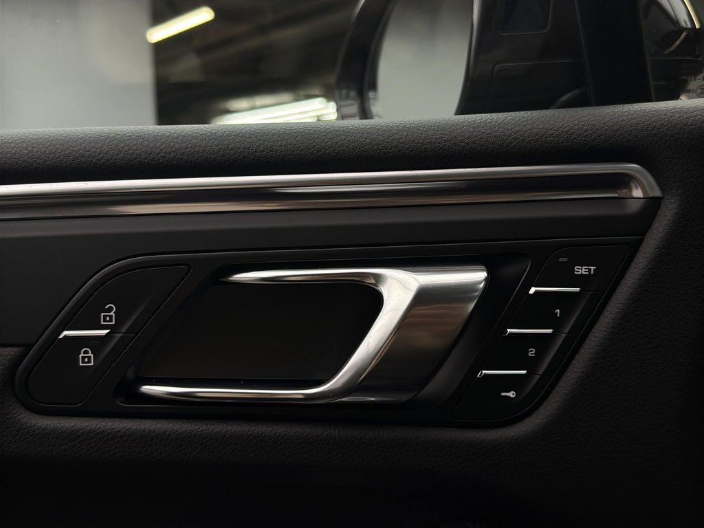 Porsche Macan Premium Package Plus 2024 à Laval, Québec - 28 - w1024h768px