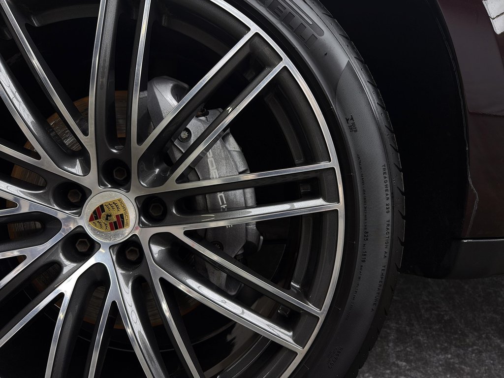 Porsche Macan Premium Package Plus 2024 à Laval, Québec - 12 - w1024h768px