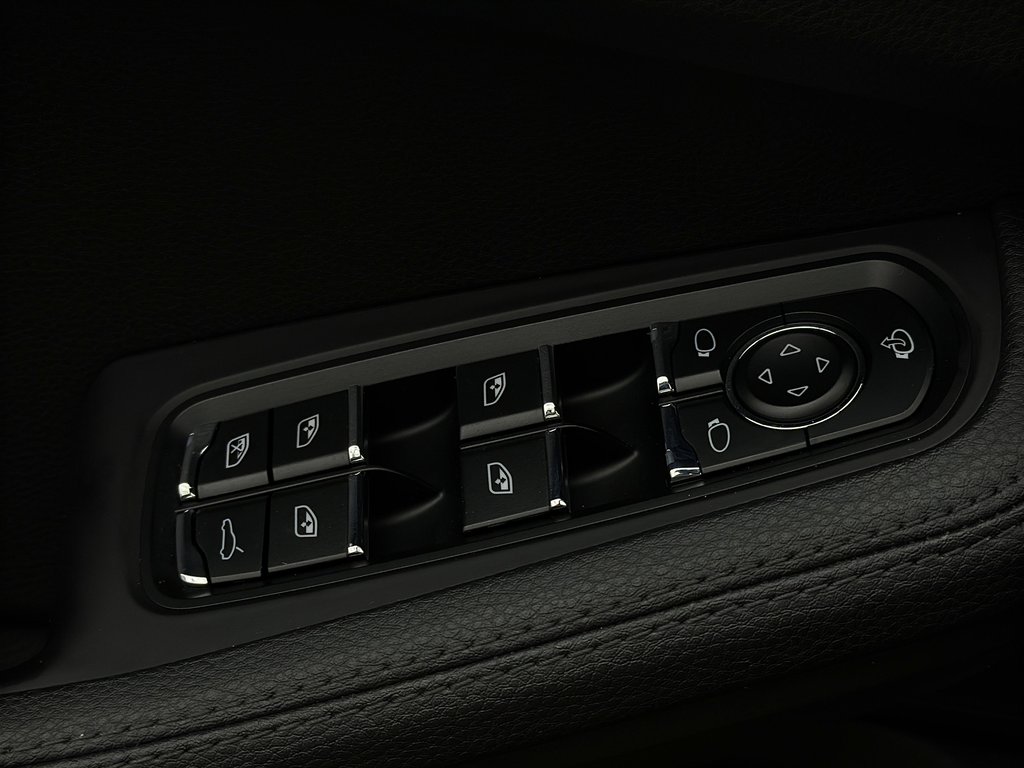 Porsche Macan Premium Package Plus 2024 à Laval, Québec - 29 - w1024h768px