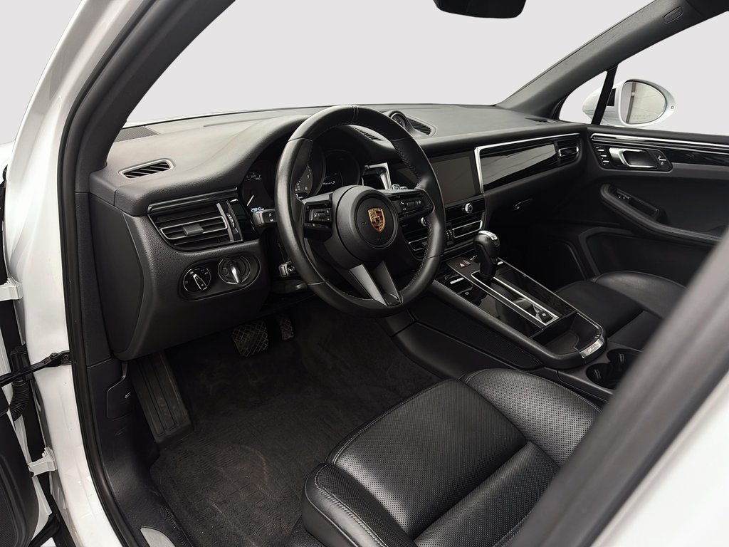 2024 Porsche Macan S Premium Package Plus in Laval, Quebec - 13 - w1024h768px